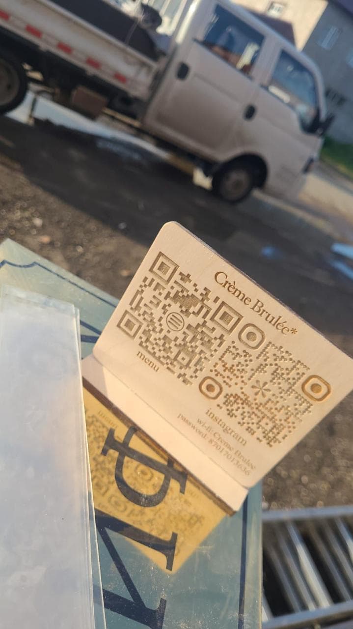 QR-табличка из дерева